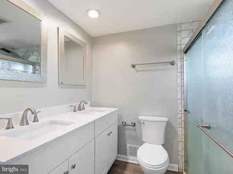 Bath - 263 S Dillwyn Rd, Newark, DE 19711 photo 2 of 2