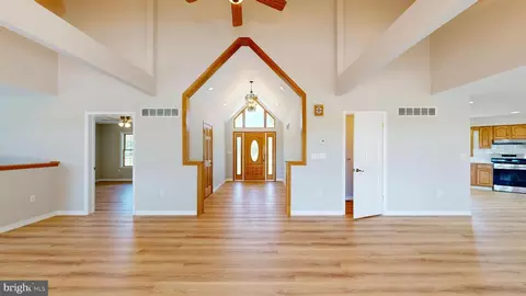 Entry Way - 1081 Caldwell Corner Rd, Townsend, DE 19734 photo 5 of 27