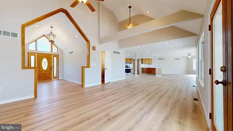 Entry Way - 1081 Caldwell Corner Rd, Townsend, DE 19734 photo 4 of 27