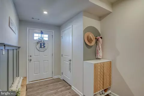 Entry Way - 466 Sitka Spruce Ln, Townsend, DE 19734 photo 2 of 7
