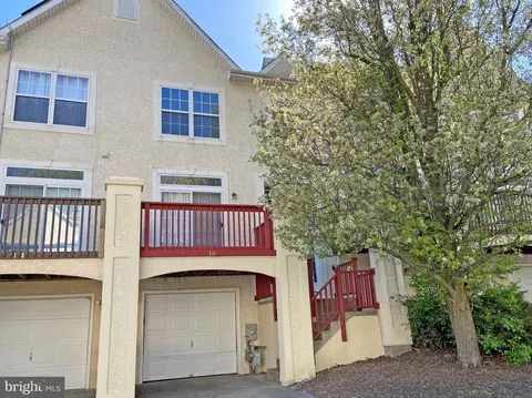 16 N Thomas Ln, Newark, DE 19711