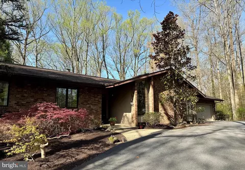 8 N Buck Ridge Dr, Wilmington, DE 19807
