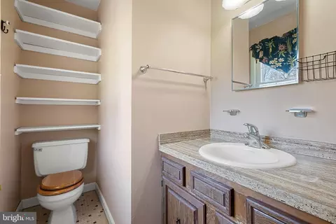 Bath - 903 Clydesdale Dr, Bear, DE 19701 photo 1 of 2