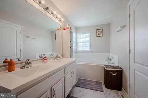 Entry Way - 121 Wynnefield Rd, Bear, DE 19701 photo 5 of 6