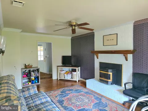 Living - 902 Clydesdale Dr, Bear, DE 19701 photo 2 of 3