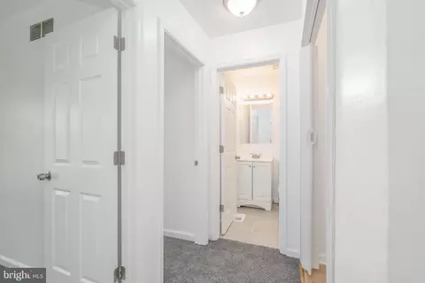 Entry Way - 327 Thayer Ct, Newark, DE 19702 photo 2 of 3