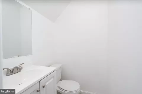 Entry Way - 327 Thayer Ct, Newark, DE 19702 photo 1 of 3