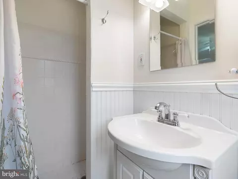 Bath - 207 Sunset Rd, Newark, DE 19711 photo 1 of 2
