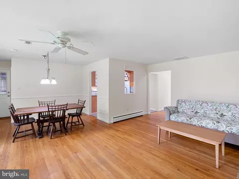 Living - 207 Sunset Rd, Newark, DE 19711 photo 2 of 2