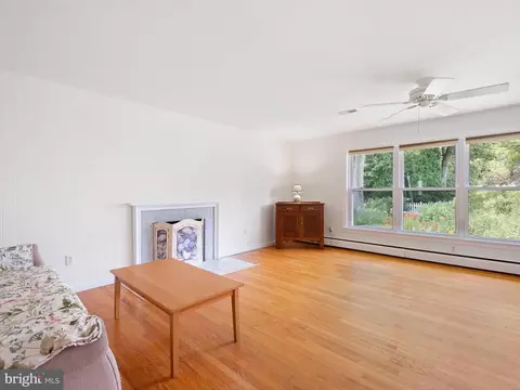 Living - 207 Sunset Rd, Newark, DE 19711 photo 1 of 2