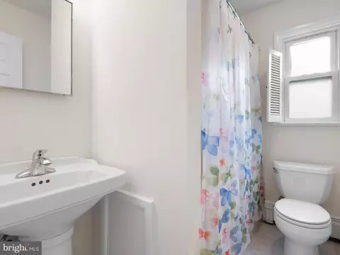 Bath - 207 Sunset Rd, Newark, DE 19711 photo 2 of 2
