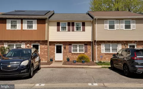 8 David Pl, Newark, DE 19702