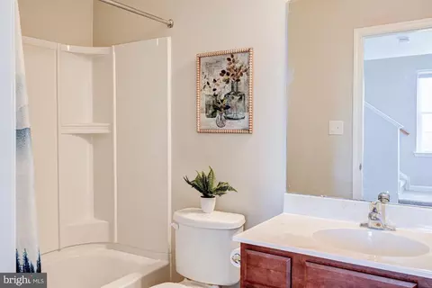 Bath - 971 Lansdowne Rd, Middletown, DE 19709 photo 1 of 1