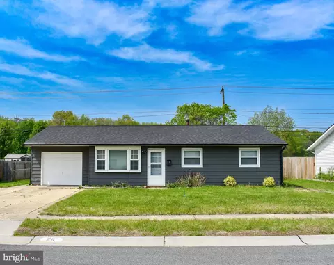28 Sanford Dr, Newark, DE 19713
