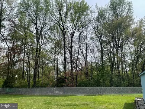 Exterior - 46 Donaldson Dr, Newark, DE 19713 photo 2 of 3