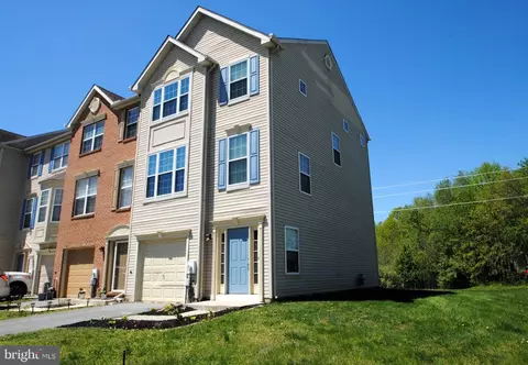 1 Shane Cir, Bear, DE 19701