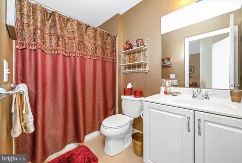 Bath - 1425 Olmsted Dr, Bear, DE 19701 photo 5 of 6