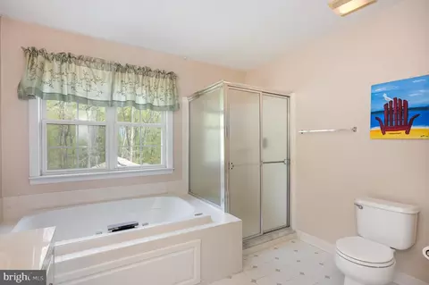 Bath - 5 Keeneland Ct, Bear, DE 19701 photo 2 of 3