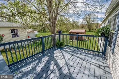 35 N Dragon Dr, Bear, DE 19701 photo 3