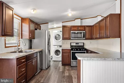 35 N Dragon Dr, Bear, DE 19701 photo 9