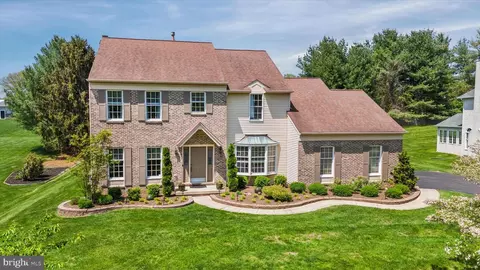 6 Meadowbrook Ln, Newark, DE 19711