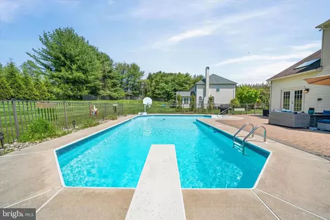 Exterior - 6 Meadowbrook Ln, Newark, DE 19711 photo 5 of 13