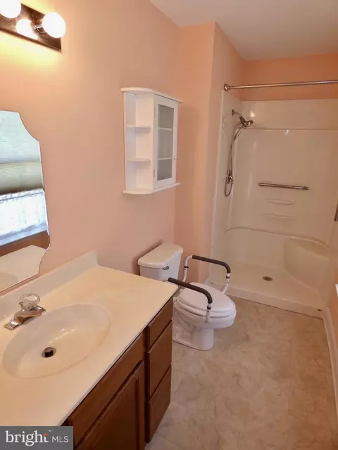 Bath - 13 Grace Ct, Newark, DE 19702 photo 1 of 5