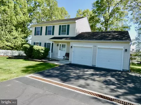 Exterior - 13 Grace Ct, Newark, DE 19702 photo 2 of 23