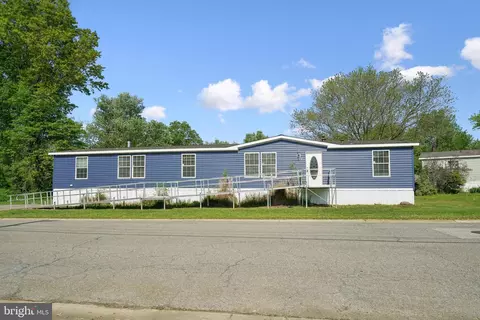 41 N Dragon Dr, Bear, DE 19701 photo 2