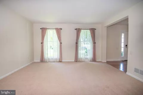 Living - 134 Ascot Ct, Bear, DE 19701 photo 2 of 4