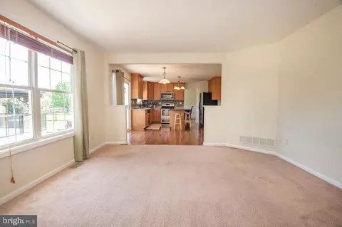 Living - 134 Ascot Ct, Bear, DE 19701 photo 4 of 4