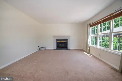 Living - 134 Ascot Ct, Bear, DE 19701 photo 3 of 4