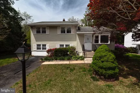 1040 Wagoner Dr, Wilmington, DE 19805