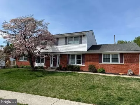 8 Wheatfield Dr, Wilmington, DE 19810