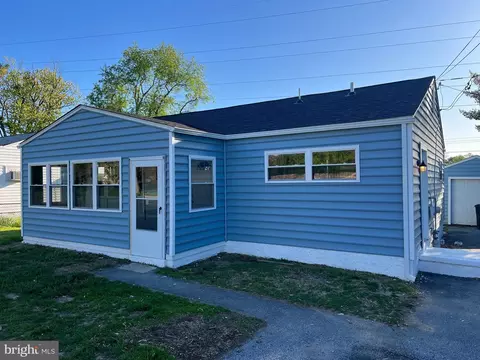 617 Moores Ln, New Castle, DE 19720
