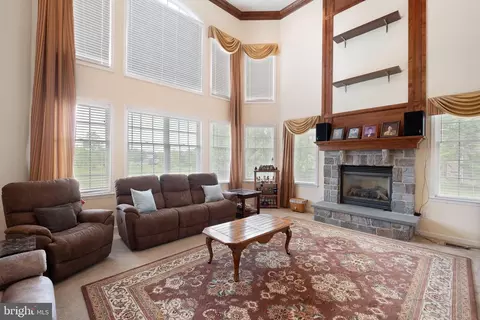 Living - 407 Nattull Dr, Bear, DE 19701 photo 2 of 3