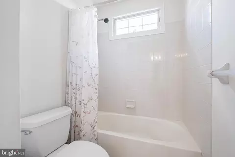 Bath - 407 Nattull Dr, Bear, DE 19701 photo 2 of 3