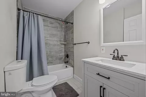 Bath - 616 E Sixth St, Wilmington, DE 19801 photo 1 of 1