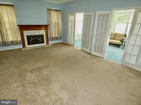Living - 4 Stearrett Dr, Newark, DE 19702 photo 6 of 15