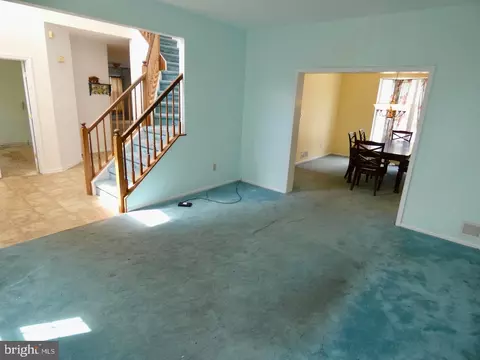 Living - 4 Stearrett Dr, Newark, DE 19702 photo 3 of 15