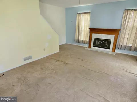 Living - 4 Stearrett Dr, Newark, DE 19702 photo 11 of 15
