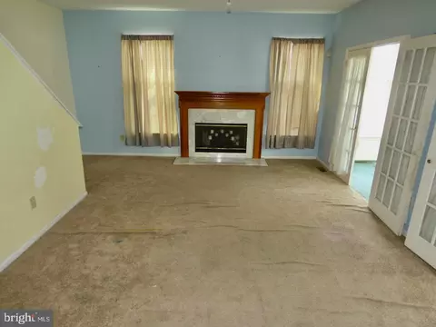 Living - 4 Stearrett Dr, Newark, DE 19702 photo 12 of 15