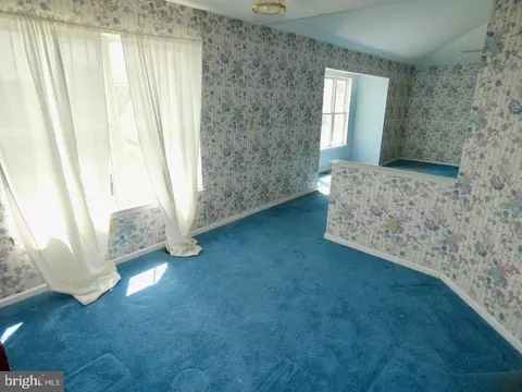 Living - 4 Stearrett Dr, Newark, DE 19702 photo 14 of 15