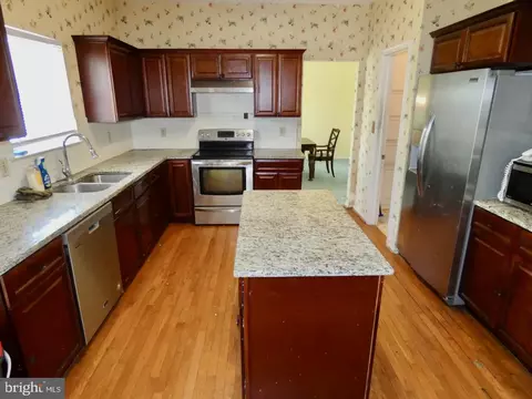 Kitchen - 4 Stearrett Dr, Newark, DE 19702 photo 3 of 7