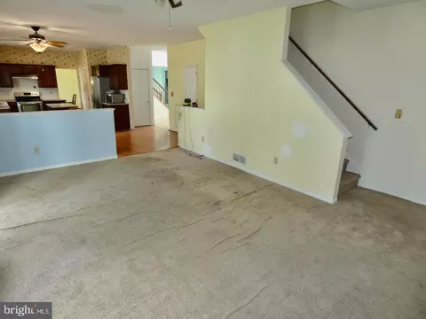 Living - 4 Stearrett Dr, Newark, DE 19702 photo 10 of 15