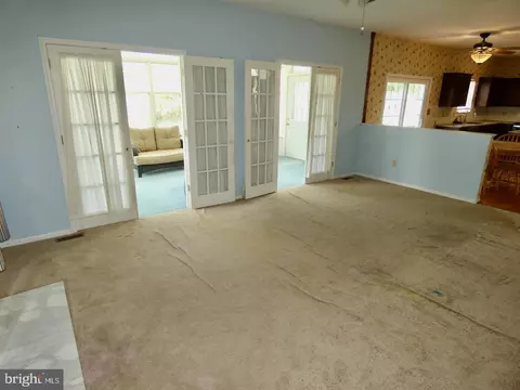 Living - 4 Stearrett Dr, Newark, DE 19702 photo 8 of 15