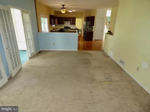 Living - 4 Stearrett Dr, Newark, DE 19702 photo 9 of 15