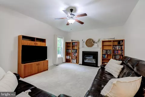 Living - 110 Trout Stream Dr, Newark, DE 19711 photo 2 of 5