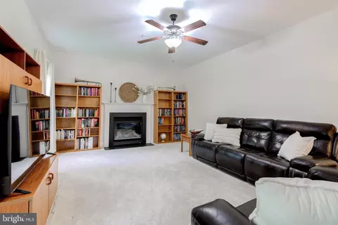 Living - 110 Trout Stream Dr, Newark, DE 19711 photo 4 of 5