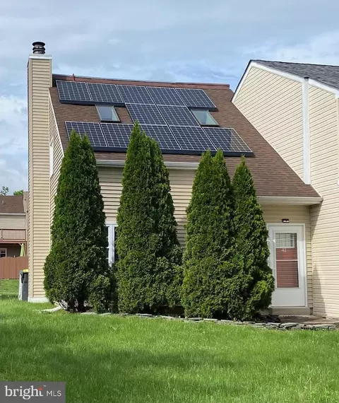 41 E Green Valley Cir, Newark, DE 19711